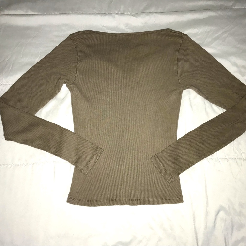 Brandy Melville Notch Neck Long Sleeve Top - Picture 3 of 4